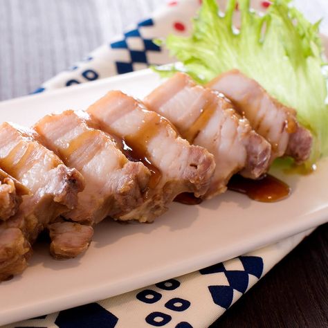 We have simplified the traditional recipe of making “Cha-Shu” so you can easily make this dish at home! Every pork lover will enjoy this dish! Recipes With Soy Sauce, Teriyaki Marinade, Stir Fry Dishes, Marinade Sauce, Asian Inspired Recipes, Pork Roast, Traditional Food, Stir Fry, Cherry Tomatoes