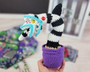 Crochet Sandworm Pattern, Sandworm Crochet Pattern, Beetlejuice Sandworm Crochet Pattern Free, Vintage Halloween Crochet, Free Goth Crochet Patterns, Crochet Sandworm, Crochet Worm, Worm Crochet Pattern, Geeky Crochet Patterns