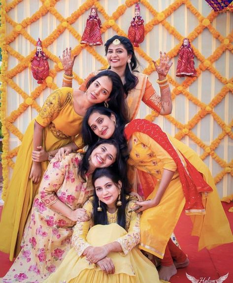 Top 100+ Haldi Dress Ideas 2023 Dulhan Friends Pose, Haldi Friends Photos, Haldi Poses With Friends, Haldi Bride Friends Poses, Haldi Shots Bride, Haldi Ceremony Group Photos, Haldi Ceremony Stills, हल्दी Wedding, Bride Haldi Group Poses