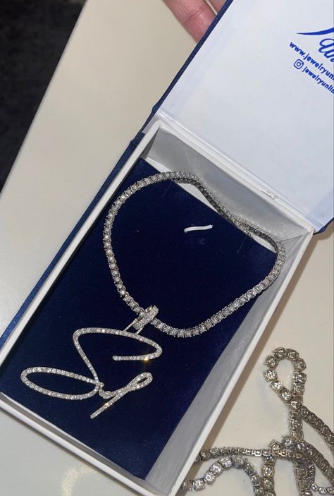 Elegant Crystal Iced Out Chain Necklace, Luxury Iced Out Silver Necklace, Icebox Jewelry, Icy Chains Aesthetic, Gift Iced Out Metal Chain Necklace, Silver Iced-out Chain Bracelet, Jewelry Chains, Pretty Necklace, Luxury Girl