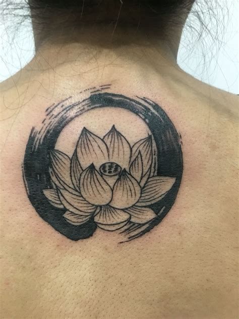 circle tatoo japanese at DuckDuckGo Enso Lotus Tattoo, Circle Tattoo Cover Up, Enso Tattoo, Lotus Tattoo Meaning, Zen Tattoo, Enso Circle, Black Cat Tattoos, Circle Tattoo, Circle Tattoos