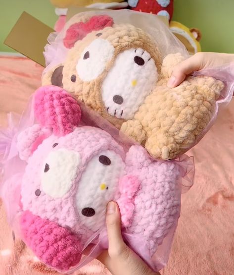 Crochet Sanrio Plush, Sanrio Crochet Plushies, Kawaii Crochet Blanket, Sanrio Crochet Blanket, Hello Kitty Crochet Plushie, Felt Eyes Amigurumi, Crochet Ideas Easy Gifts, Crochet Giant Plushies, Sanrio Crochet Pattern