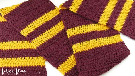 Beginner School Spirit Scarf, free crochet pattern + video Crochet Gryffindor, Gryffindor Scarf, Harry Potter Crochet, Harry Potter Scarf, Easy Knitting Patterns, Crochet Patterns For Beginners, Easy Knitting, Scarf Pattern, School Spirit