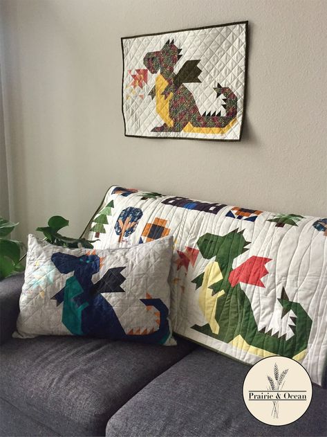 Boris the Dragon quilt pattern - Etsy Österreich Fantasy Nursery, Dragon Quilt, Quilting Digest, Cute Sewing Projects, Geometric Quilt, Childrens Quilts, Animal Quilts, Patchwork Quilt Patterns, Boy Quilts