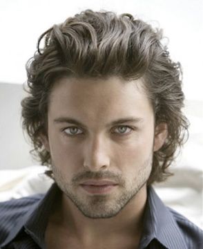 Men wear your wavy hair in a medium length hairstyle. It's short enough to look professional but long enough to show off your natural waves. Bart Styles, Man With Long Hair, Long Haired Men, Trendy We Fryzurach, Male Hairstyles, Stil Masculin, Mens Hairstyles Medium, Long Haircuts, Men's Long Hairstyles