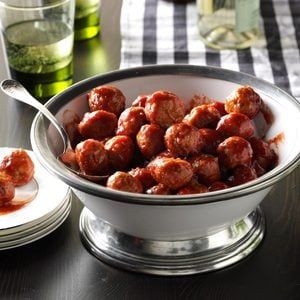 Chili and Jelly Meatballs Recipe: How to Make It Meatballs With Cranberry Sauce, Meatballs Recipes, Cranberry Meatballs, Jellied Cranberry Sauce, Christmas Buffet, Appetizer Meatballs, Appetizers Recipes, Holiday Snacks, Meatballs Recipe