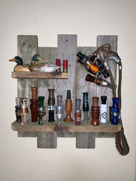 Hunting Wood Projects, Hunting Cabin Decorating Ideas, Hunting Diy Projects, Deer Shed Display, Hunting Display Ideas, Hunting Store Displays, Duck Hunter Bedroom, Hunting Man Cave Ideas, Duck Call Display