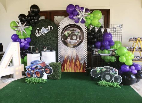 Monster Jam Birthday Party Ideas, Monster Truck Theme Birthday Party, Monster Truck Birthday Party Ideas, Cake Truck, Monster Truck Birthday Cake, Monster Jam Birthday Party, Truck Cupcakes, Digger Birthday, Monster Jam Birthday