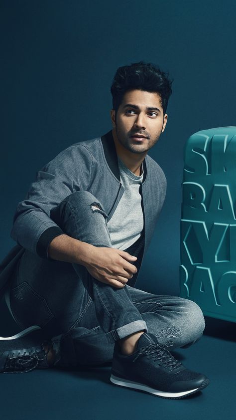 Varun Dhawan Photos, Varun Dhawan, Bollywood Girls, Cool Backgrounds, Bollywood Stars, Actress Photos, Mens Hairstyles, Eye Makeup, Hairstyles