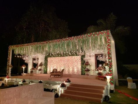 Photo By Bhagwati Decor - Decorators Shaadi Stage, Stage Design Event, Leaf Decor Wedding, Engagement Stage, Hindu Wedding Decorations, Indian Wedding Decorations Receptions, Reception Dance, Engagement Stage Decoration, Sangeet Decor