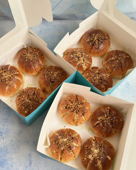 Korean cream cheese buns . . (Garlic buns, Korean buns) Cream Cheese Garlic Buns, Korean Buns, Cream Cheese Buns, Garlic Buns, Korean Bun, Korean Cream, Cheese Buns, Buns, Cream Cheese