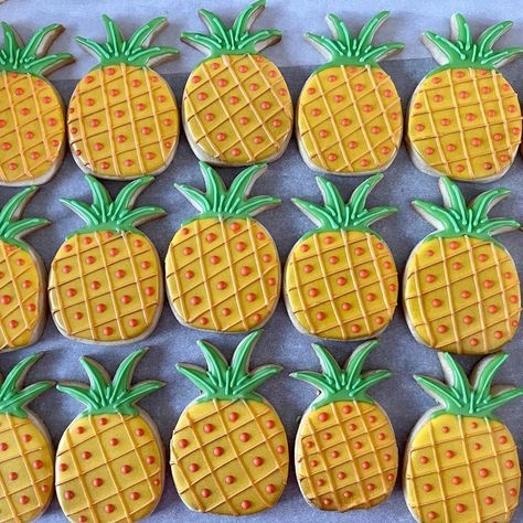 Pineapple Shaped Cookies, Pineapple Cookies Decorated, Pineapple Cookies, Sugar Cookie Royal Icing, Shaped Cookies, Best Sugar Cookies, Royal Icing Decorations, Shaped Cookie, Sugar Cookies Decorated