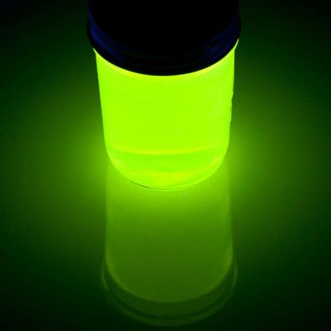 Glow In The Dark Liquid Diy, Glow In The Dark Drinks, Glowing Drinks, Glow In The Dark Liquid, Science Summer Camp, Glow Stick Jars, Glowing Water, Glow Jars, Steve Spangler Science