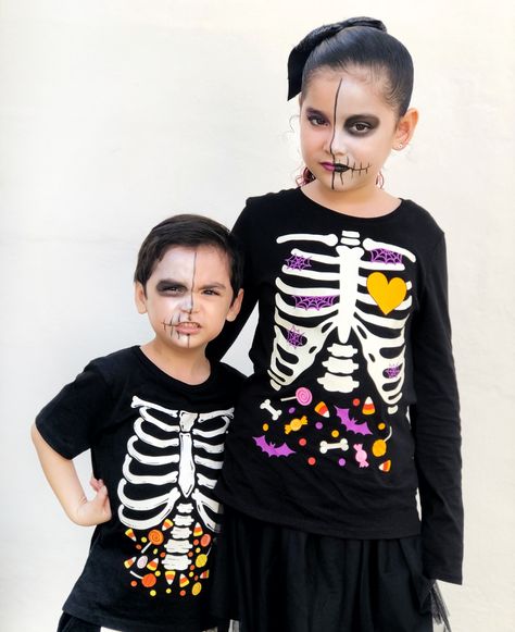 Toddler Skeleton Face Paint, Skeleton Face Paint Easy Kids, Easy Kids Halloween Makeup, Easy Skeleton Makeup Kids, Simple Skeleton Makeup Kids, Halloween Makeup Kids Easy, Easy Skeleton Face Paint, Kids Skeleton Face Paint, Siblings Costumes