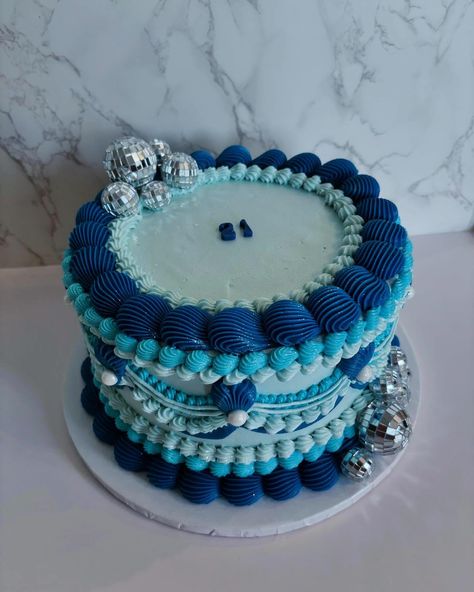 So many cute cakes coming up this weekend! First is this adorable 21st birthday cake 🪩✨ #idahofalls #idahofallscakes #vintagecake #buttercreamcake #lambethcake #retrocake Blue Smash Cake, 21st Birthday Cake, Blue Cakes, Vintage Cake, Smash Cake, Buttercream Cake, Cute Cakes, 21st Birthday, 1st Birthday Parties