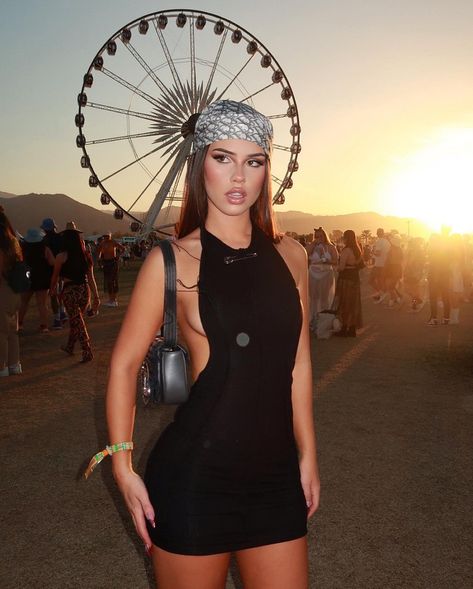 Summer Bucket List For Teens, Leah Halton, Coachella Makeup, Outfit Inspo Summer, Club Party Dresses, Causual Outfits, Kardashian Jenner, Concert Outfit, Photo Poses