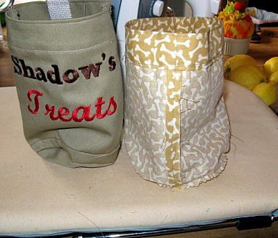 Diy Dog Bag, Diy Treat Bag, Doggie Bag, Dogs Diy Projects, Dog Treat Bag, Dog Treat Pouch, Pouch Diy, Pouch Sewing, Treat Pouch