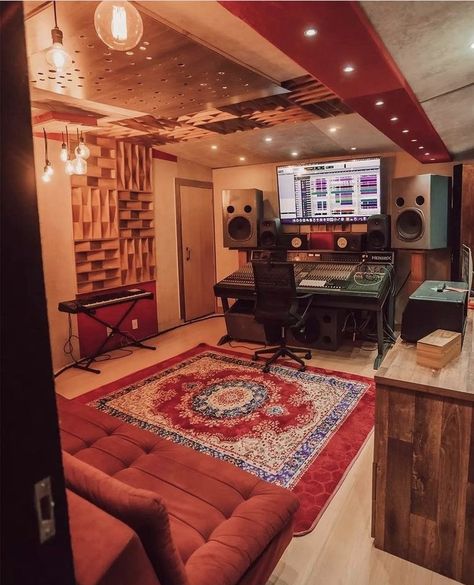 Music Producer Room Ideas, Music Studio Living Room, Music Studio Living Room Ideas, At Home Studio Set Up, Home Music Recording Studio, Cute Recording Studio, Bedroom Music Studio Ideas Small Spaces, Garage Music Studio Ideas, Interior Ceiling