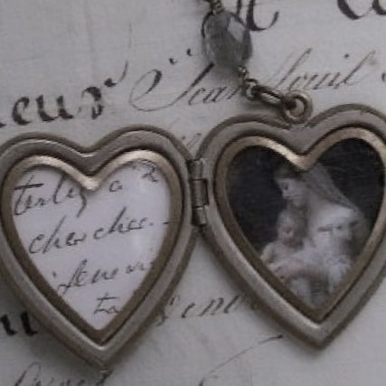 Gloomy Coquette, White Goth, Doll Aesthetic, Angel Aesthetic, Old Dolls, Black Swan, Creepy Cute, Heart Locket, Fallen Angel