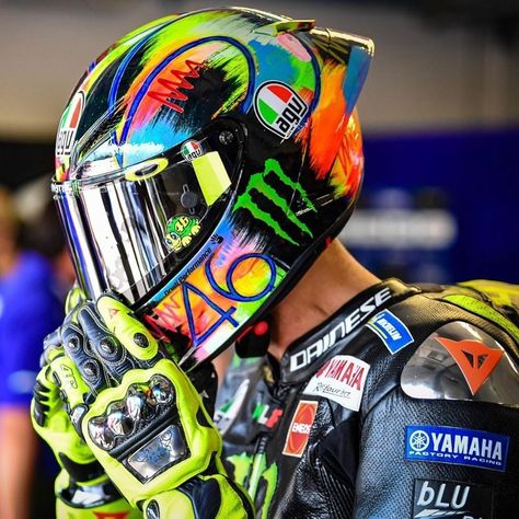 Valentino Valentino Rossi Helmet, Valentino Rossi Logo, Ruff Ryders, Motogp Valentino Rossi, Vr 46, Manny Pacquiao, Bike Photography, Helmet Design, Valentino Rossi