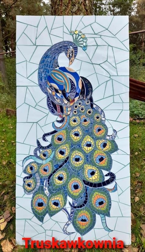 Mosaic Peacock Pattern, Mosaic Birdbath, Mosaic Art Diy, Peacock Pictures, Peacock Wall Art, Mosaic Animals, Mosaic Birds, Mosaic Art Projects, Mosaic Tile Art