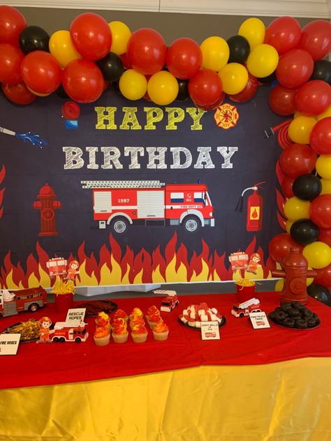 Firetruck Birthday Decorations, Firefighter Birthday Cakes, Fire Engine Birthday, Fire Truck Birthday Party, Fireman Cake, Fire Truck Birthday, Truck Birthday Cakes, Lincoln Birthday, 2nd Birthday Party For Boys