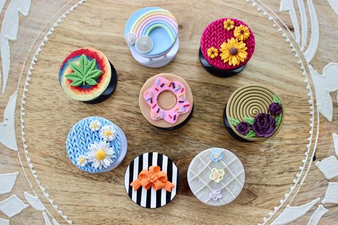 Polymer Clay Pop Socket, Clay Popsocket, Clay Gifts, Polymer Clay Gifts, Pop Sockets, Clean Phone, Holiday Painting, Pop Socket, Cute Polymer Clay