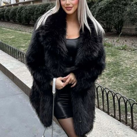 Black Fluffy Coat, Faux Fur Coat Black, Leopard Print Faux Fur Coat, Work Outfit Office, Black Faux Fur Coat, Mob Wife, Coachella Dress, Classic Preppy, Trendy Winter