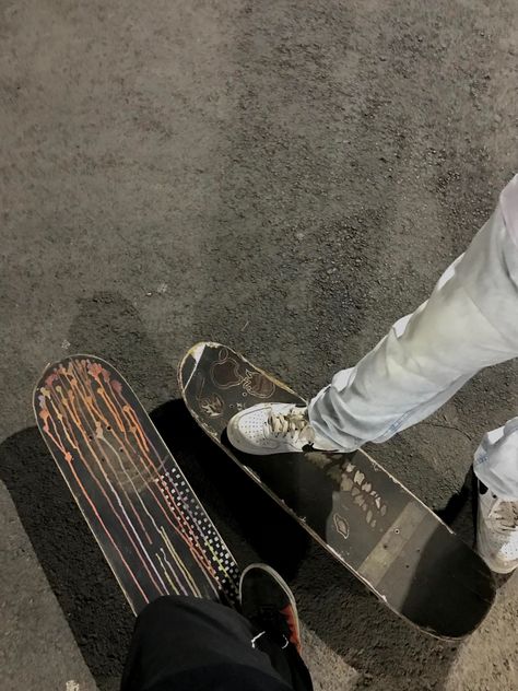 #skate #skateboarding #skatergirloutfits couples goals Skate Couple Aesthetic, Skater Couple Aesthetic, Skate Couple, Skateboarding Couples, Skateboard Couple, Cousin Throckmorton, Skater Couple, Skating Couple, Skateboarding Aesthetic