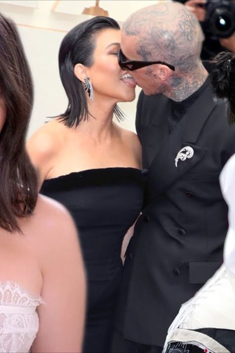 Kourtney Kardashian explains the reasons why she and Travis Barker kiss with TONGUES in the open. Kourtney And Travis, Tongue Kissing, Travis Barker, Kourtney Kardashian, Outfit Inspo Fall, Celebrity Couples, Watch Video, Strapless Dress, Bridesmaid Dresses