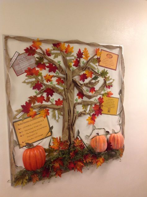 Fall Church Bulletin Boards, Ccd Crafts, Fall Library, Autumn Board, Bulletin Board Tree, Kids Bulletin Boards, Fall Crafts For Toddlers, Christmas Bulletin Boards, Art Bulletin Boards