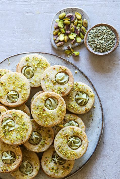 Fennel Shortbread with Pistachio buttercream Diwali Baking, Pistachio Buttercream, Pistachio Cookies, Pistachio Cream, Cookie Inspiration, Avocado Recipes, Vegan Cookies, Tea Cakes, Favorite Cookies