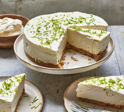 Lime Cheesecake Recipes, Lime Cheesecake No Bake, Citrus Cheesecake, Maine Recipes, Lush Recipes, Baking Lessons, Simple Foods, Lime Recipes, Lime Cheesecake