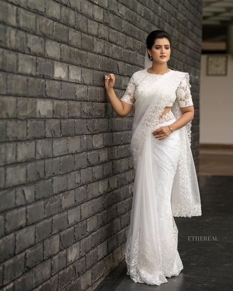 Christian Wedding Sarees For Bride, Wedding Sarees Christian, Bridal White Saree, White Blouse Designs For Saree, Christian Wedding Saree, White Wedding Saree, White Indian Wedding Dress, White Saree Wedding, Christian Wedding Dress