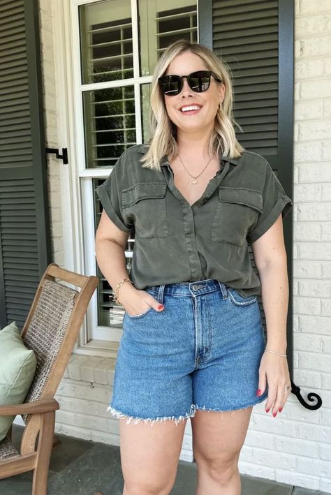 Summer Outfits Denim Shorts, Summer Outfits Denim, Kate Bryan, The Small Things Blog, Small Things Blog, Denim Shorts Style, Granola Girl Aesthetic, The Small Things, Comfy Shorts