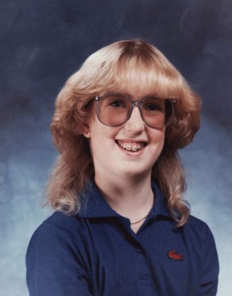 Funny Yearbook, Girl With Glasses, Awkward Photos, Yearbook Pictures, Awkward Family Photos, Bad Haircut, Yearbook Photos, Flirting Moves, School Photos