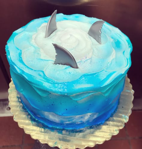 Shark Cake Aesthetic, Shark Cake Easy Diy, Shark Ice Cream Cake, Shark Cake Designs, Shark Week Cake Ideas, Fintastic Shark Party, Shark Wedding Cake, Simple Shark Cake, Diy Shark Birthday Cake