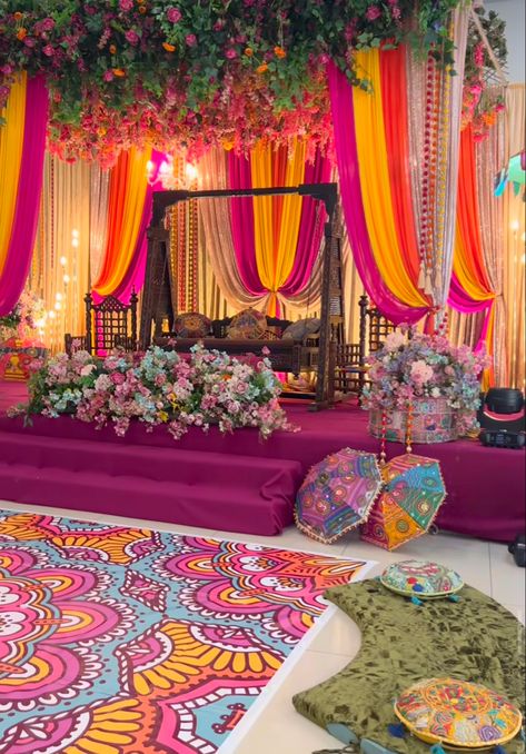 Pakistani Mehndi Decor, Mehndi Stage Decor, Restaurant Bill, Mehndi Stage, Haldi Ceremony Decorations, Mehendi Decor Ideas, Elegant Wedding Themes, Wedding Entrance Decor, Dream Wedding Decorations