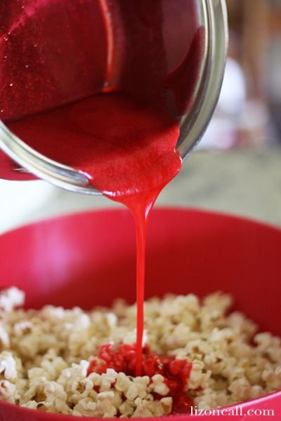 Jello Popcorn Balls (she: Liz) Jello Popcorn Balls Recipe, Jello Popcorn Balls, Jello Popcorn, Caramel Apple Popcorn, Caramel Popcorn Balls, Popcorn Balls Recipe, Hot Popcorn, 4de Verjaardag, Popcorn Recipes Caramel