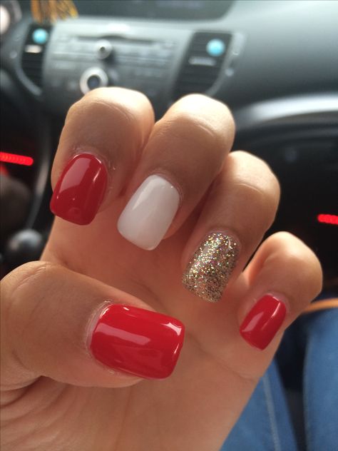 red and white nails. perfect for summer or 4th of July. By breyonna jones Nails Red And White, Prom Nails Red, Red And White Nails, Unghie Sfumate, Unghie Nail Art, White Glitter Nails, Christmas Nails Easy, Easy Nails, Red Nail Designs