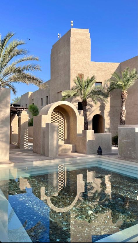 Dubai Hotel Aesthetic, Bab Al Shams Dubai, Dubai House Design, Dubai Moodboard, Dubai Hotel Luxury, Dubai Mansions, Oasis Architecture, Luxury Hotel Aesthetic, Desert Mansion