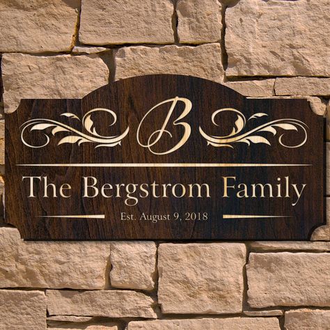 Wooden Sign Ideas Rustic, Welcome Name Plates For Home, Personalized Wood Gifts, Cnc Signs, Wood Plates, Wooden Wall Signs, Traditional Wall Decor, Family Wood Signs, Diy Gifts For Dad