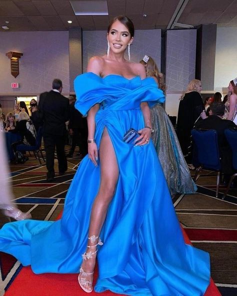 Royal Blue Prom Dress, Royal Blue Prom, Special Occasion Gowns, Blue Prom Dress, Beautiful Dress Designs, Blue Gown, Grad Dresses, Gala Dresses, Azure Blue