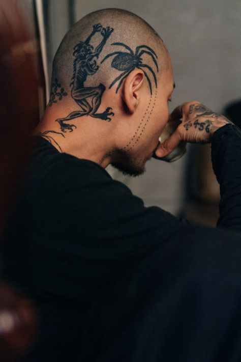 Bald Tattoo, Bald Head Tattoo, Shaved Head Styles, Hipster Tattoo, Sick Tattoo, Head Tattoo, Wicked Tattoos, Body Adornment, Head Tattoos