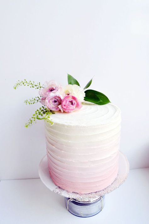 pink ombre flower cake Lucky Charms Cake, Pink Wedding Cakes, Kek Kahwin, Cake With Flowers, Pink Wedding Cake, Wedding Cake Inspiration, Floral Cake, Pink Cake, Drip Cakes