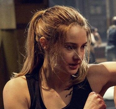 Divergent Shailene Woodley, Divergent Hairstyles, Divergent Beatrice, Tris Prior Aesthetic, Popcorn Emoji, Tris Divergent, Marilyn Monroe Outfits, Divergent Tris, Dystopian Films