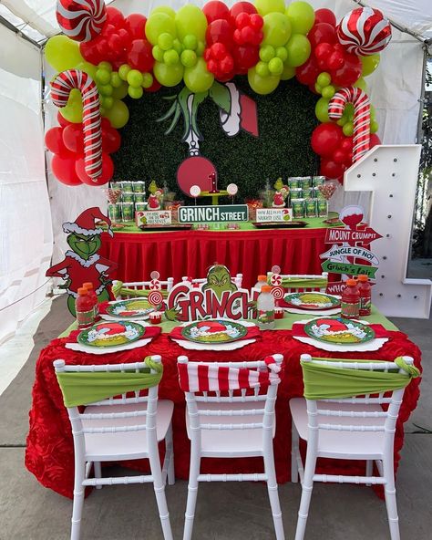 K&R Party Flavas LLC. | You’re a mean ONE Mr.Grinch❤️💚 Happy 1st Birthday Royal 🎈🎈 Thank you for booking with @krpartyflavas ✨✨ #1stbirthday #grinch #grinchparty… | Instagram Christmas Eve Decorations Party, Kids Grinch Party Ideas, Grinch Themed Party Decorations, Youre A Mean One Birthday, The Grinch Themed Birthday Party, Two-ville Grinch Birthday, 3rd Birthday Christmas Theme, You’re A Mean One Birthday Party Grinch, Mr Grinch Birthday Party