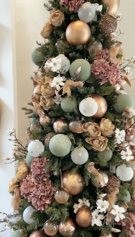 Mauve And Gold Christmas Tree, Pink And Sage Christmas Tree, Blush And Green Christmas Tree, Mint Green And Pink Christmas Tree, Sage Green And Pink Christmas Tree, Rose Gold And Sage Green Christmas Tree, Rose Gold And Green Christmas Tree, Christmas Tree Theme Ideas Color Schemes, Christmas 2022 Trends Decoration Colors