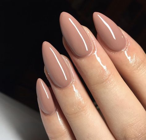 Light Brown Nails Almond Shape, Brown Nail Almond, Light Brown Nails Almond, Dark Beige Nails, Current Nail Trends 2023 Almond, Light Brown Almond Nails, Beige Almond Nails, Capuchino Color, Solid Color Almond Nails