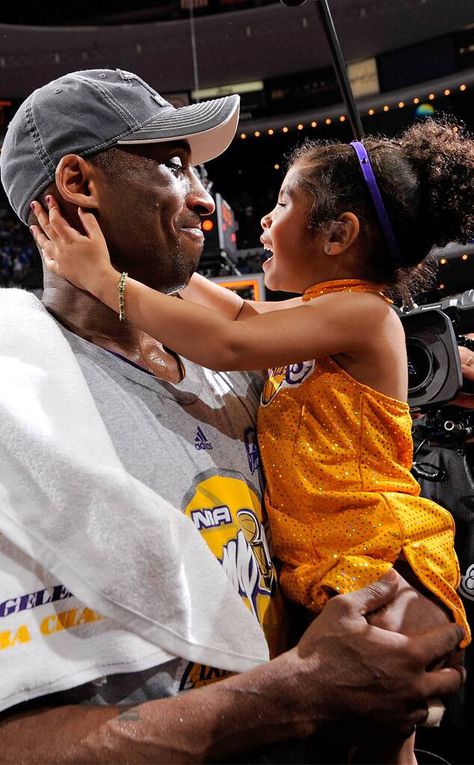 Kobe Brayant, Coldest Photos, Kobe And Gigi, Lion Couple, Kobe Bryant Family, Kobe & Gigi, Kobe Bryant Nba, Vanessa Bryant, Kobe Bryant Pictures